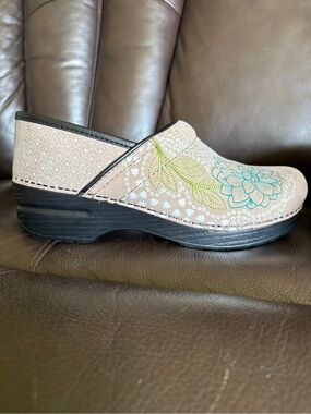 Dansko Beige Floral Embroidered Clogs.
So Much Style and All Day Comfort.